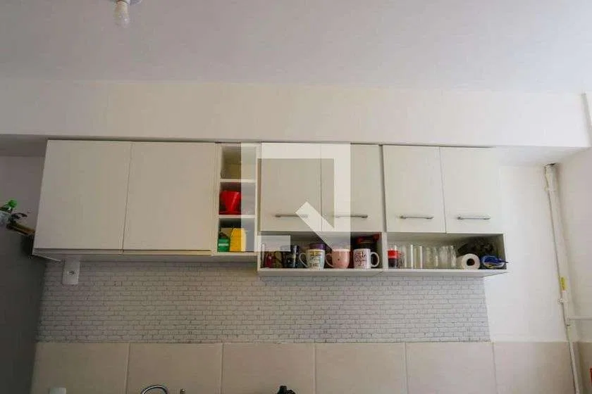 1-bedroom furnished apartment with built-in closets — photo 7