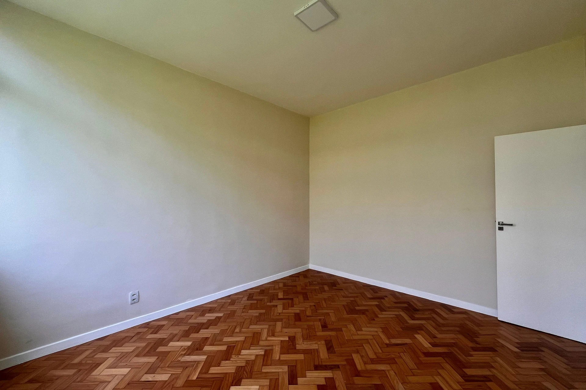 2-bedroom apartment with floor-to-ceiling windows — photo 29