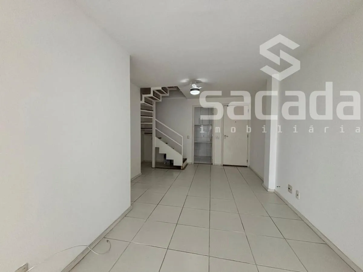 Balcony with a grill in a 3-bedroom apartment, 131 m²