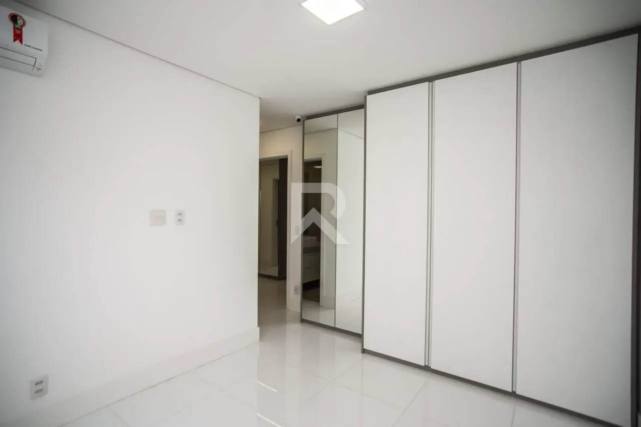 Furnished apartment with 4 en-suite rooms and glazed balcony — photo 27