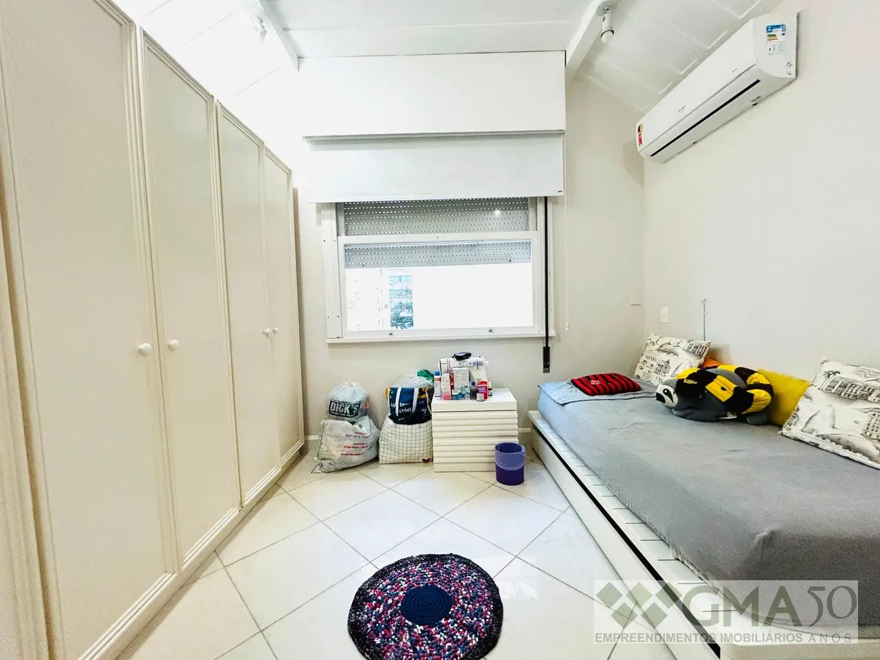 Apartamento com cozinha fechada e fogão a gás — photo 16