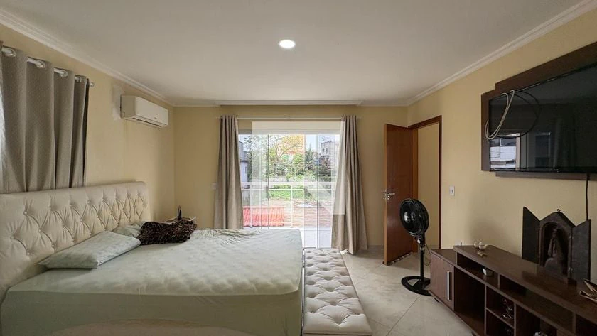 4-bedroom house with a walk-in closet in Rio de Janeiro — photo 4