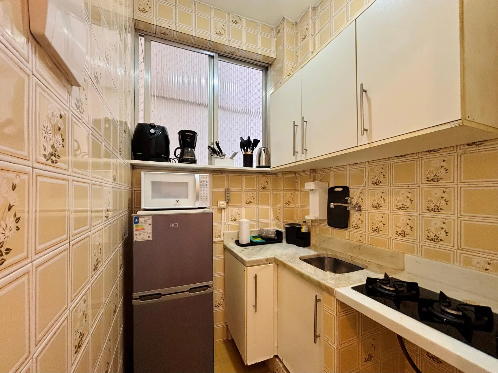Furnished 1-bedroom apartment with a gas stove kitchen — photo 5