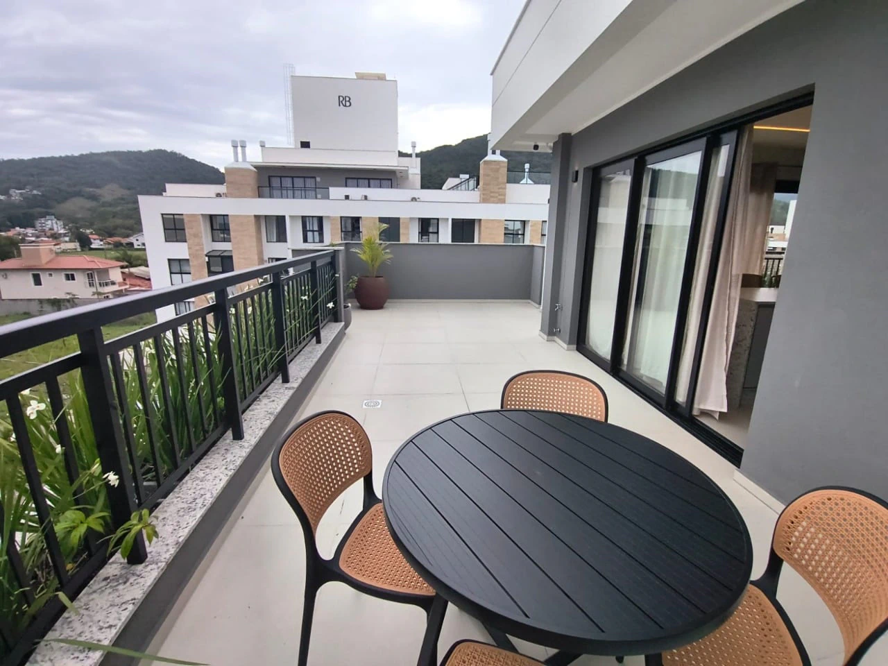 Furnished apartment, 32 m², with floor-to-ceiling windows — photo 23