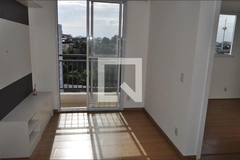 2-bedroom apartment with wood or laminate floors — photo 9
