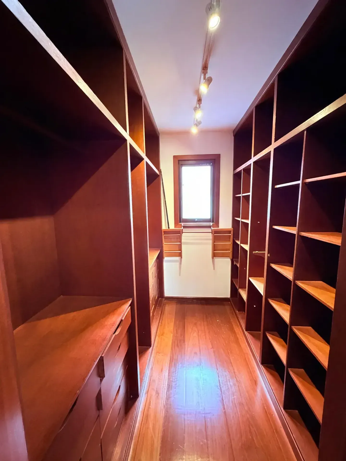 Casa com 5 quartos e 5 banheiros e varanda envidraçada — photo 19