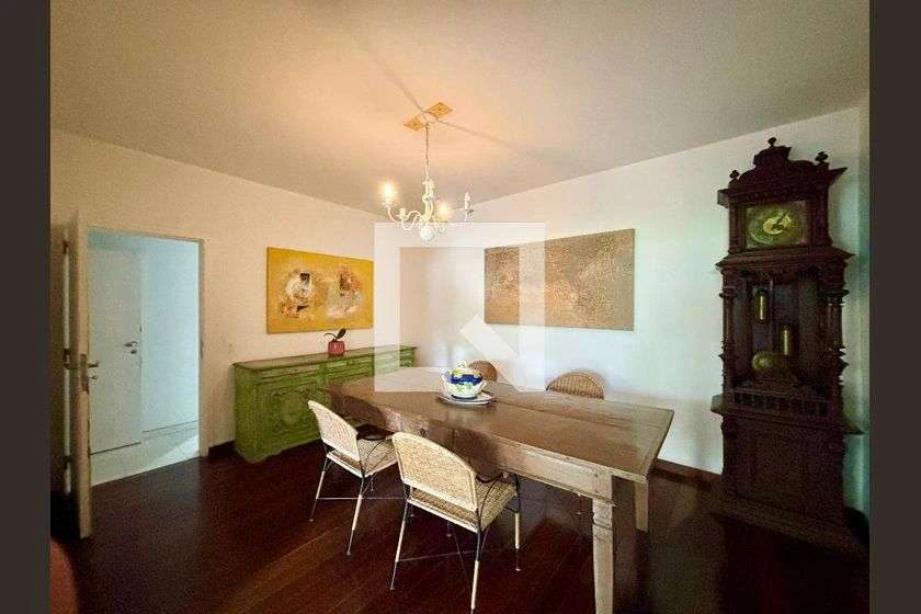 Apartment with 4 bedrooms and an en-suite bathroom — photo 24