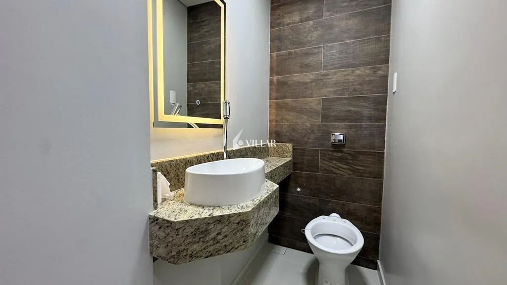 Wood or laminate floors in a 3-bedroom apartment, 80 m² — photo 6