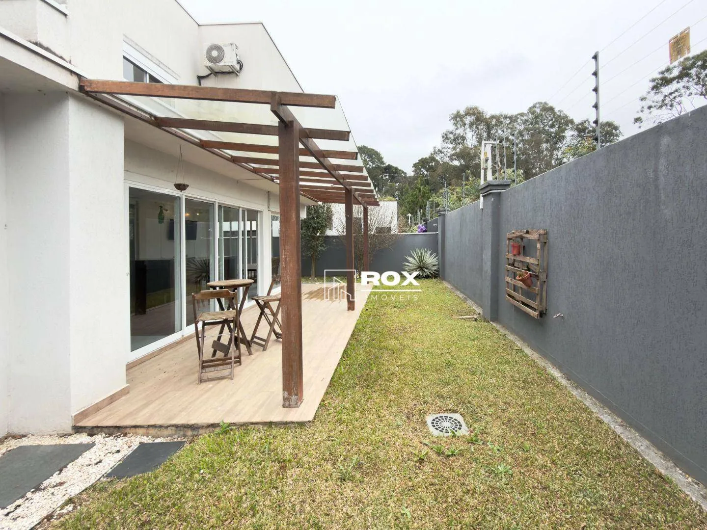Furnished 322 m² house with 3 bedrooms and private garden — photo 15