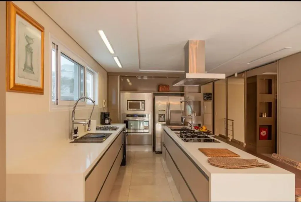 Furnished house with 5 bedrooms and 5 bathrooms, open kitchen