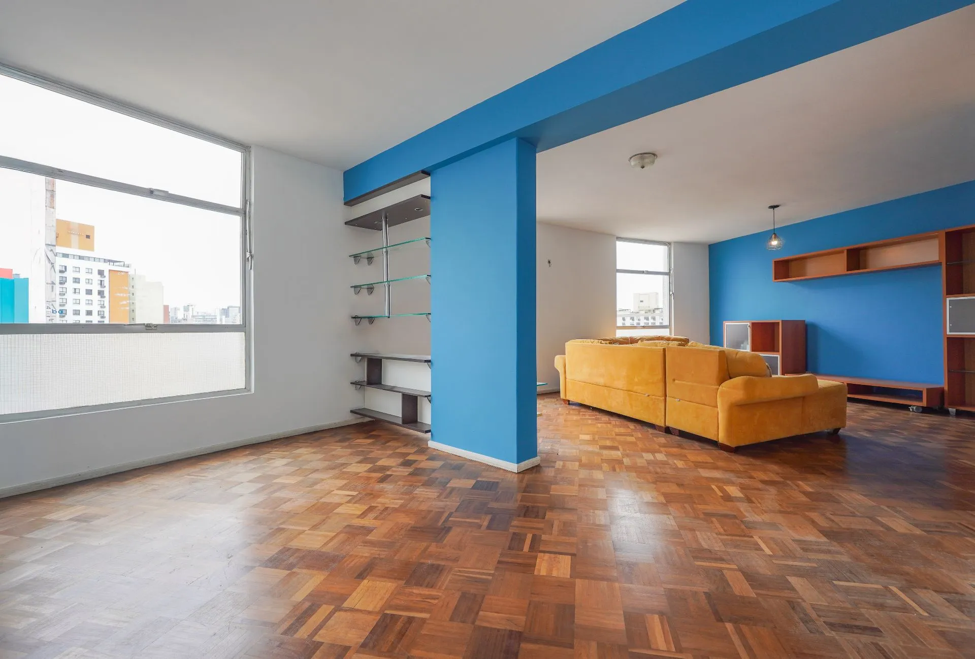 Home office in a 3-bedroom apartment, 140 m² — photo 2