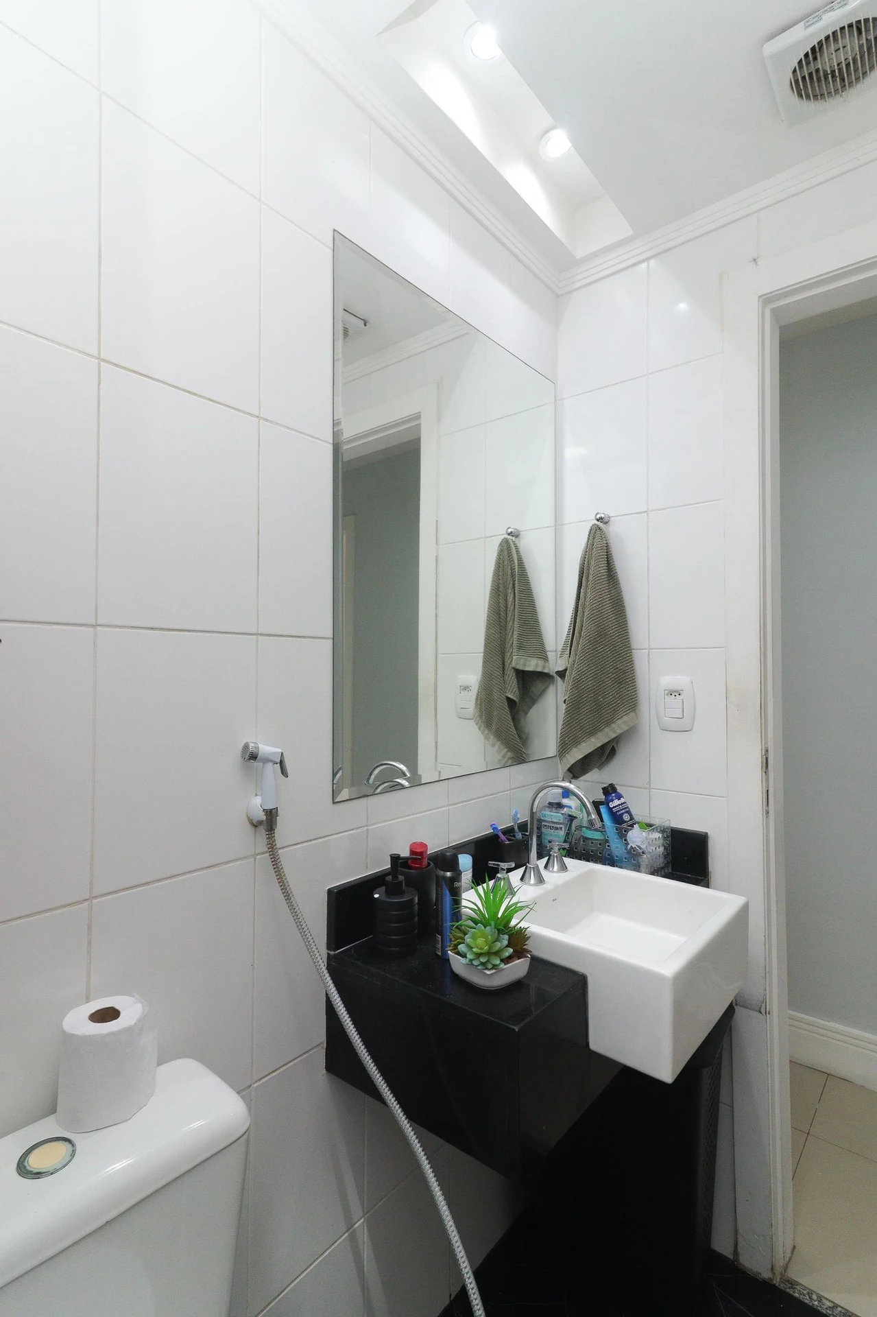 105 m² apartment with a home office and a washing machine — photo 46