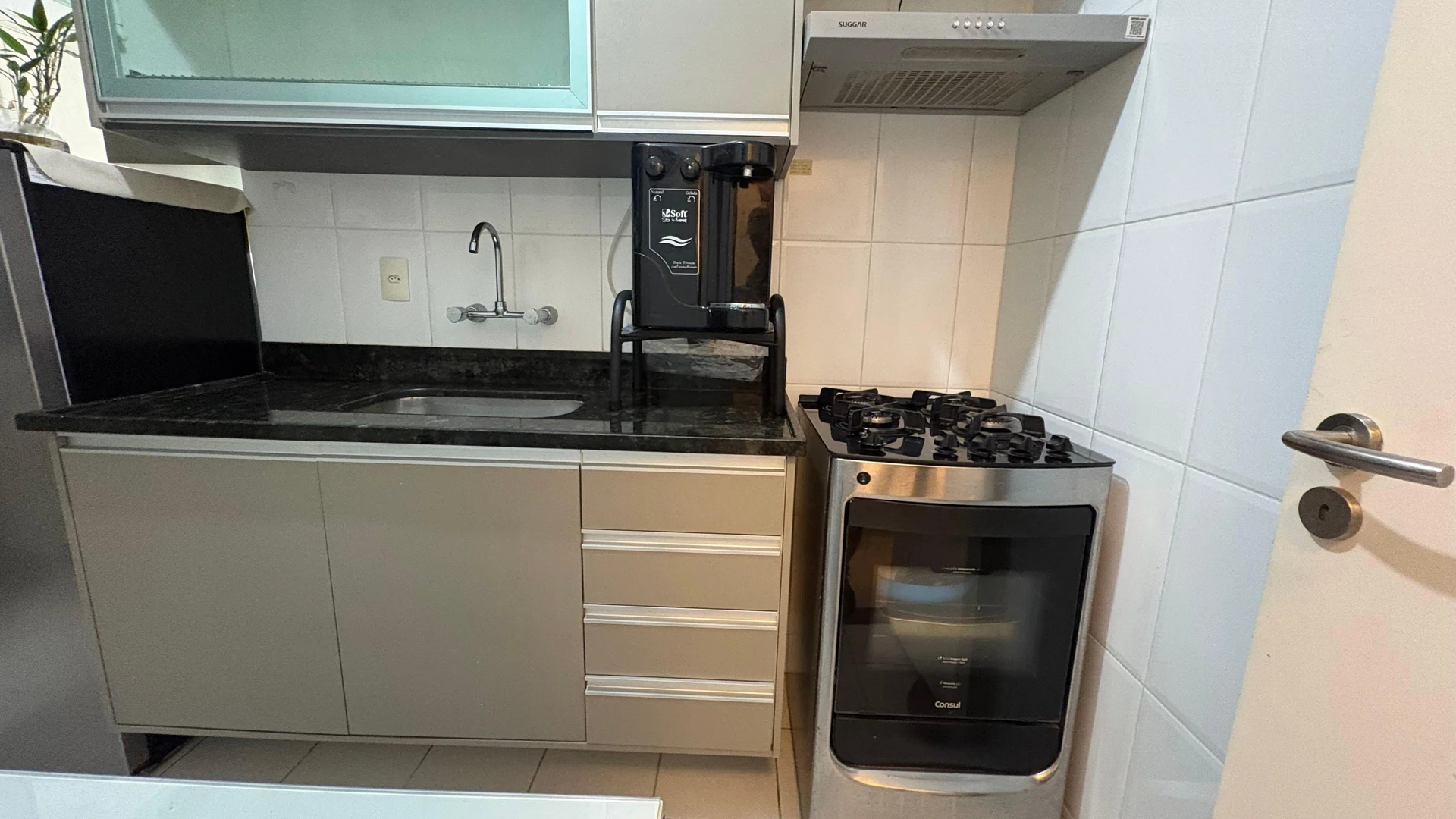 100 m² apartment with a grill on the balcony and a jacuzzi — photo 18