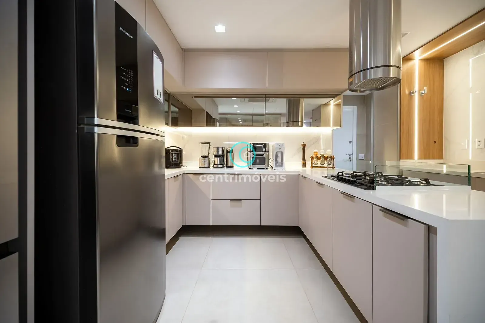 Furnished 266 m² apartment with 4 bedrooms and balcony — photo 15