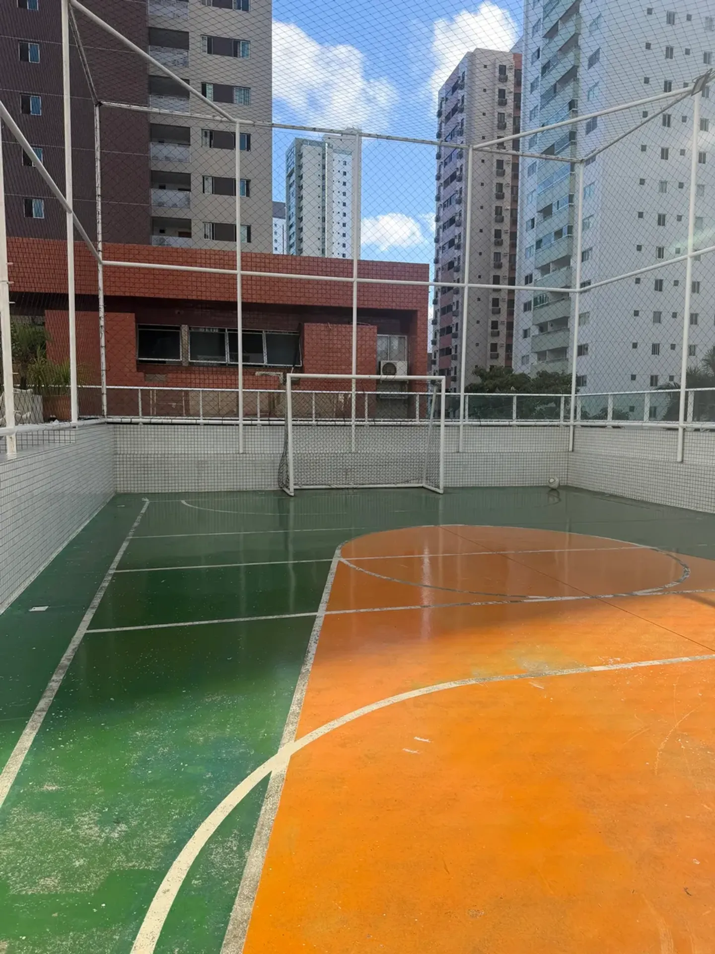 2-bedroom apartment in a building with a gym — photo 8