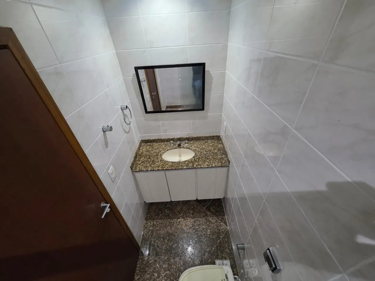 3-bedroom apartment with a bathtub — photo 25
