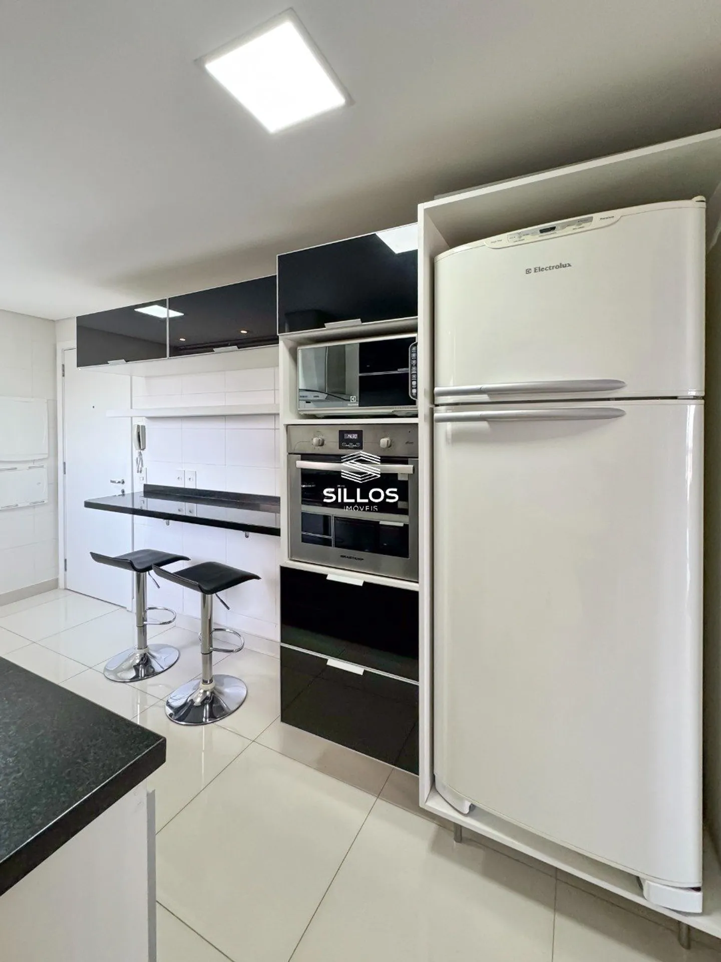 3-bedroom apartment with a bathtub in Curitiba — photo 7
