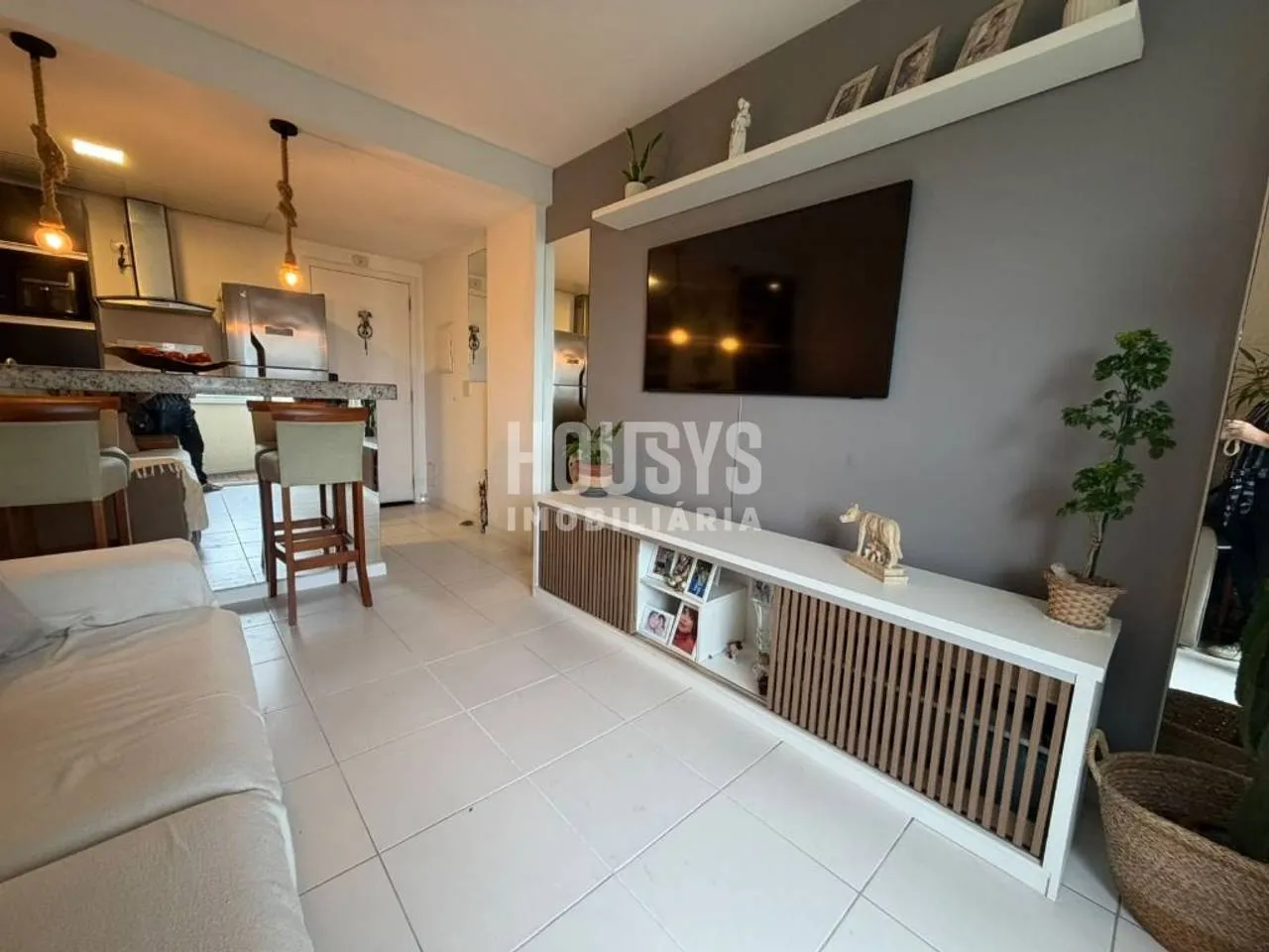 One-bedroom apartment in a building with a tennis court — photo 6