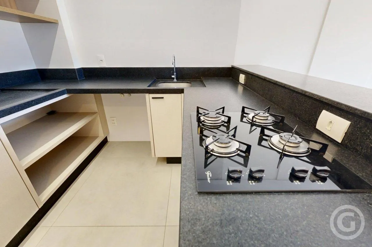 Apartment with 2 bedrooms and a glass-enclosed balcony — photo 12