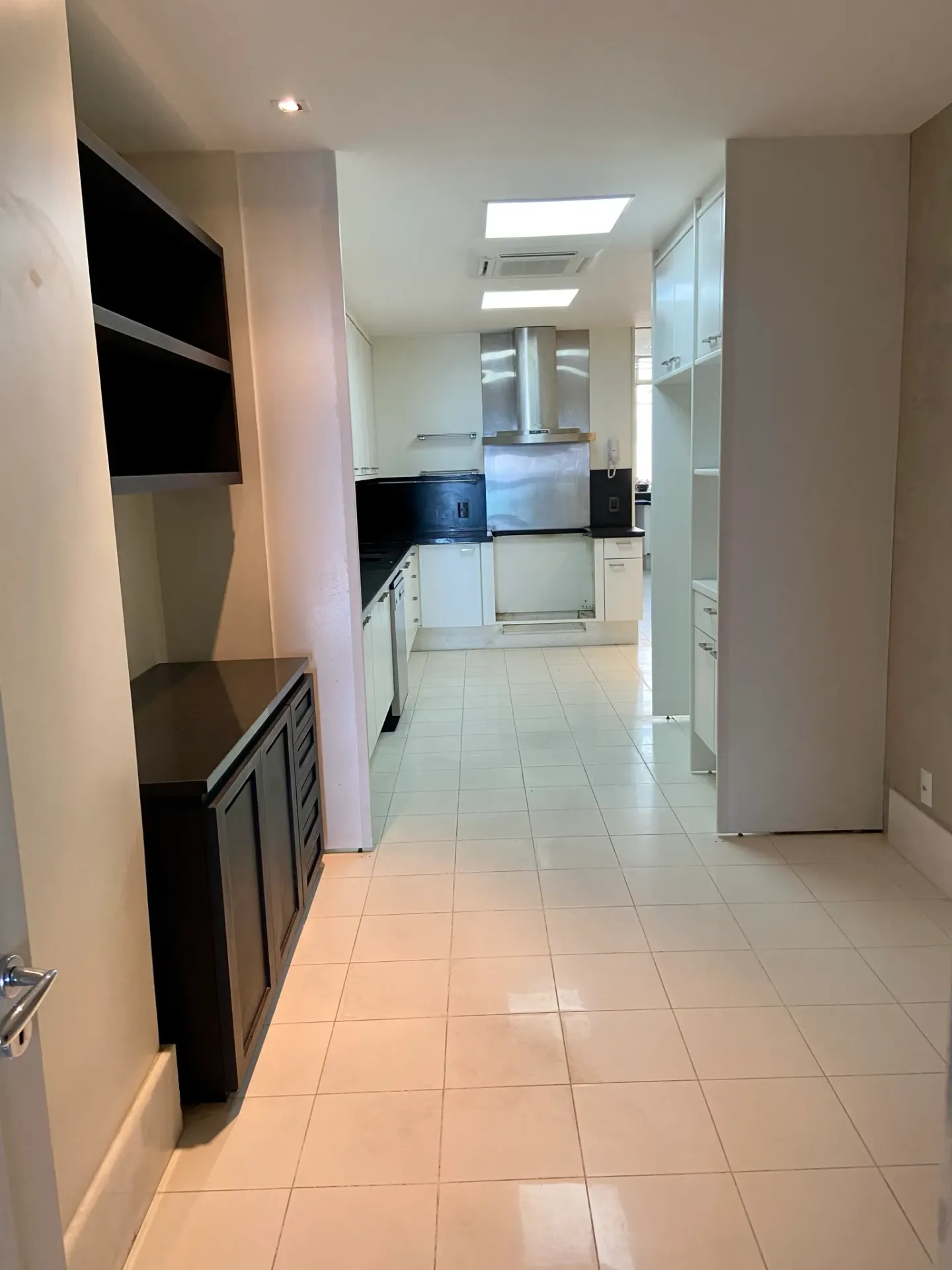 Apartamento con 3 habitaciones y balcón cerrado de vidrio — photo 22