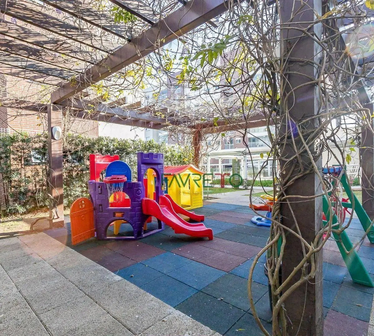 One-bedroom apartment in a building with a pool — photo 29