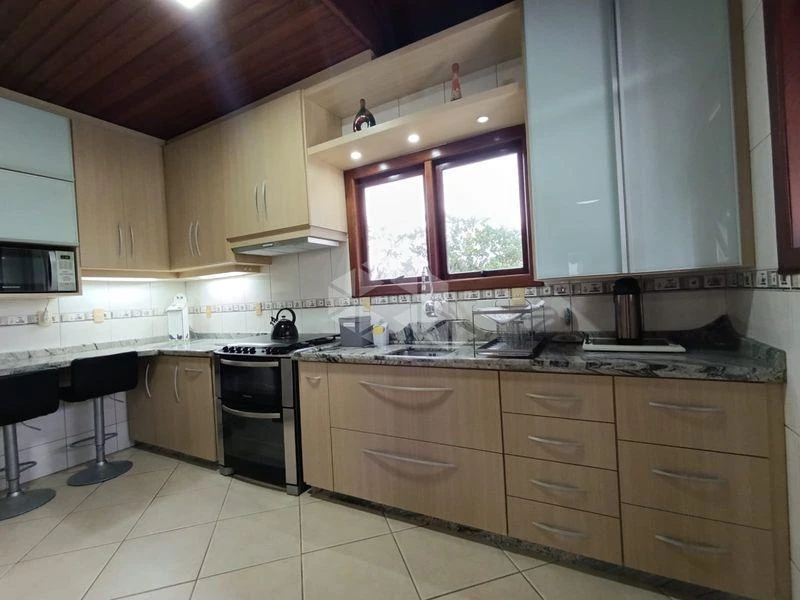 Casa de 3 dormitorios con balcón gourmet en Florianópolis — photo 34
