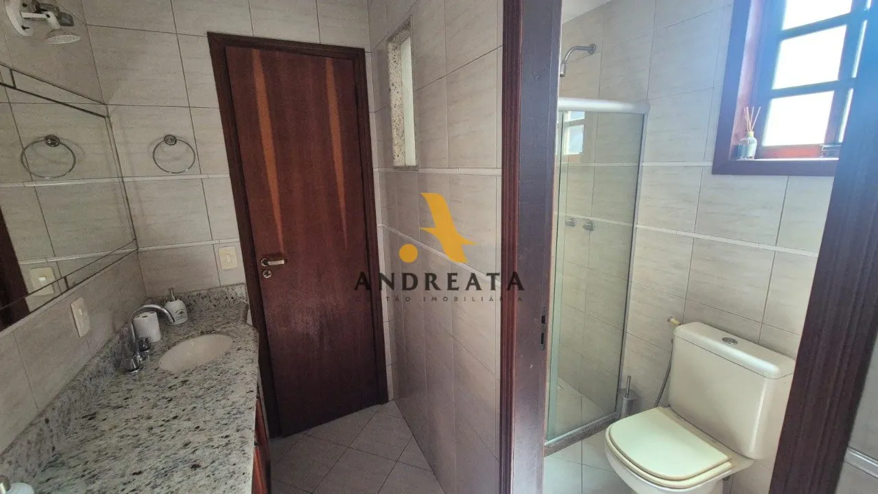 Casa de 307 m² com janelas do piso ao teto e banheira — photo 45