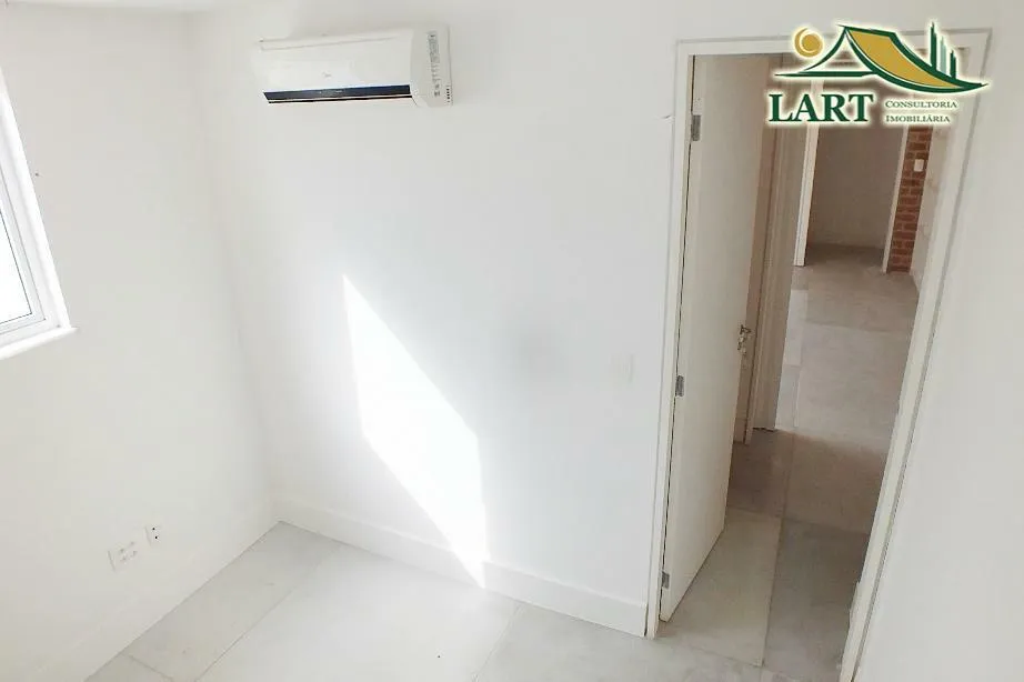 3-bedroom apartment in a building with a pool — photo 10