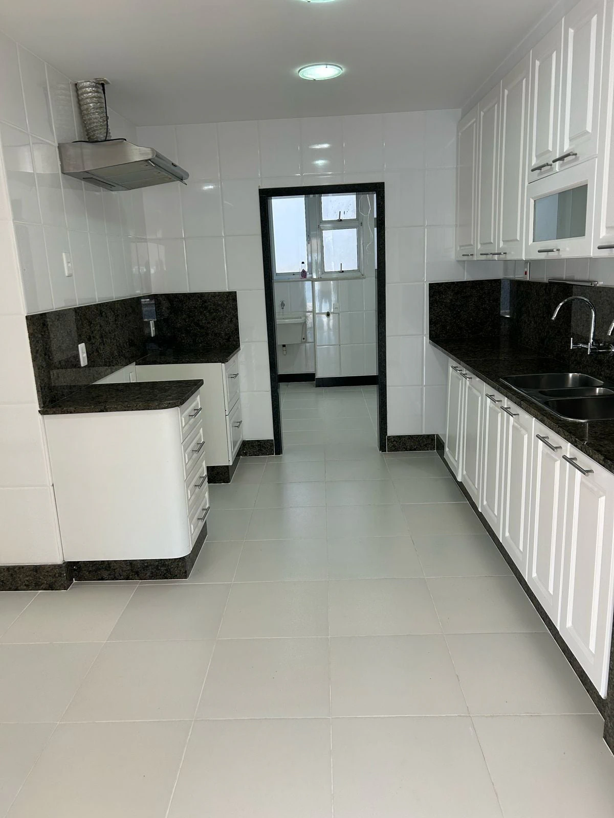 208 m² apartment with a bathtub and a water view — photo 29