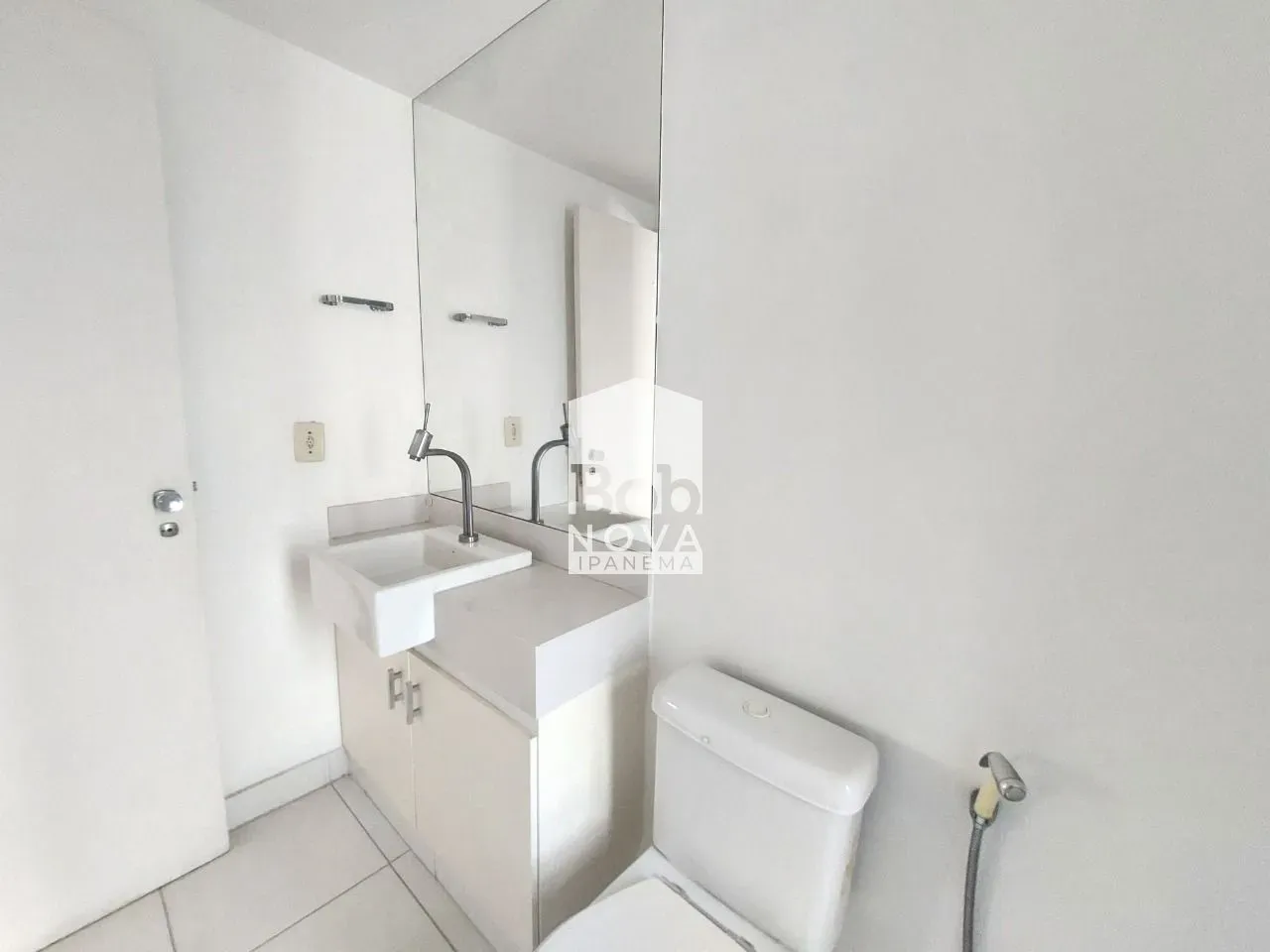 Unfurnished 161 m² apartment with a closed kitchen — photo 25