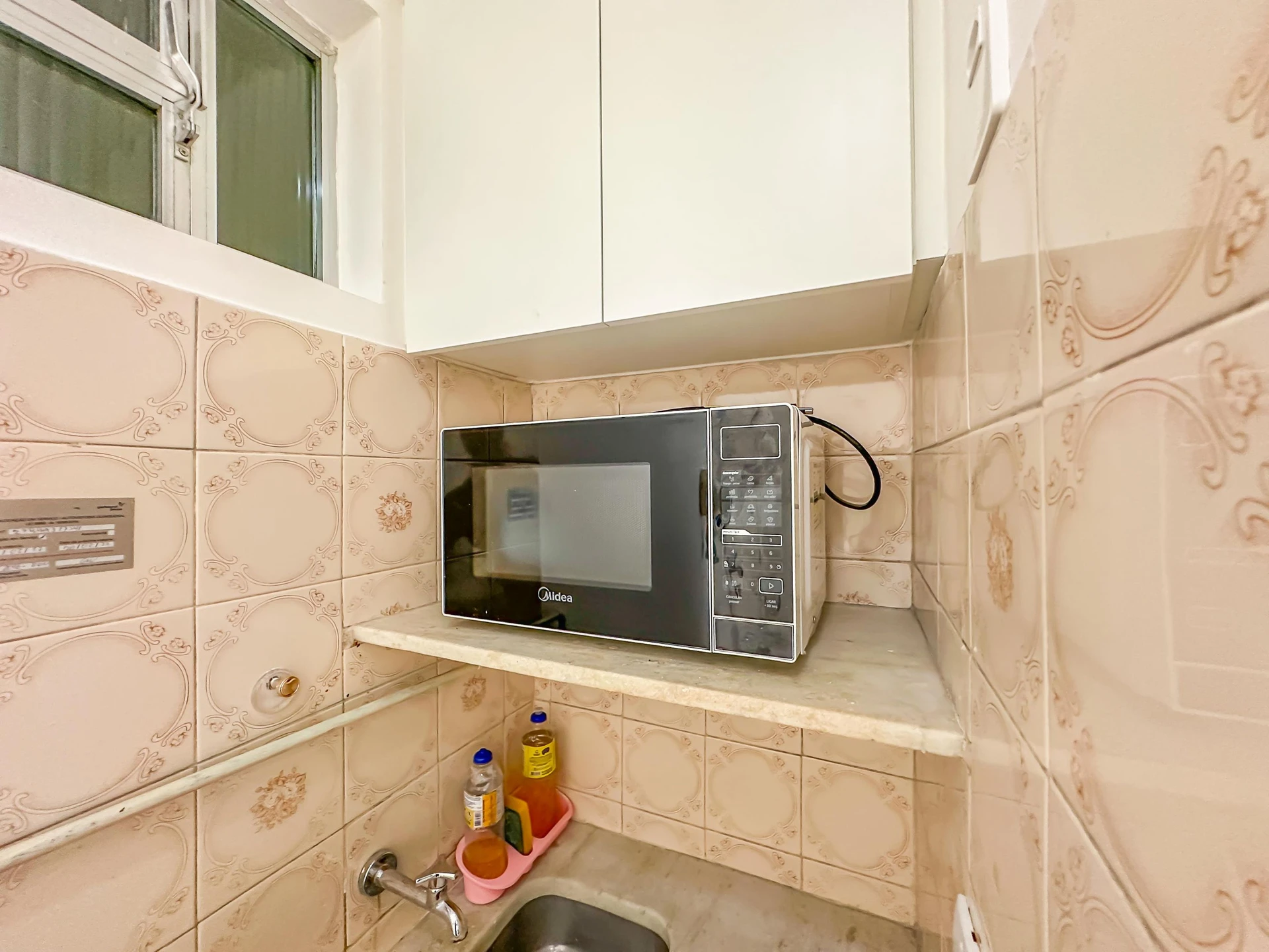 Furnished studio, 30 m², with wood or laminate floors — photo 34