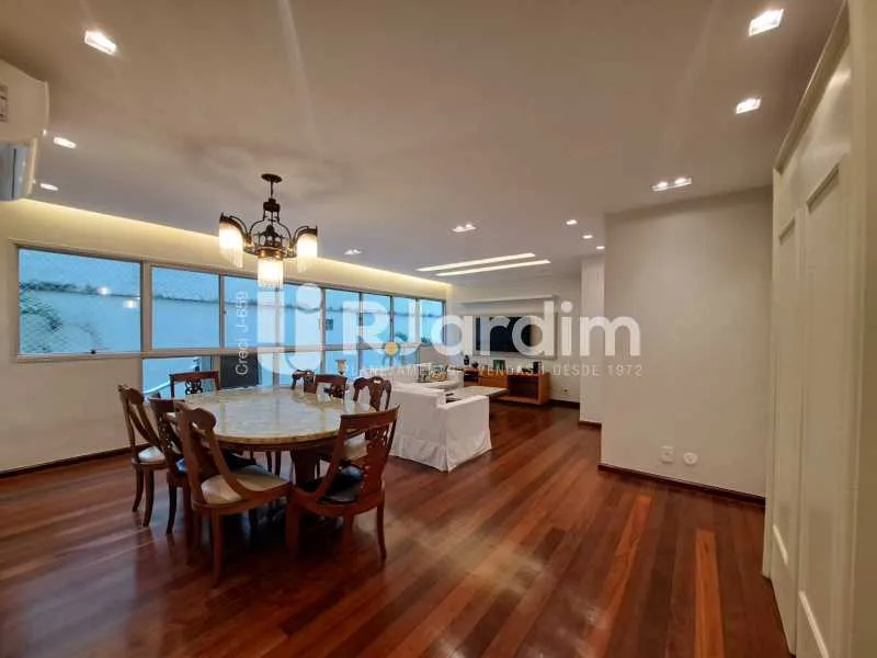 Furnished 4-bedroom apartment with 4 baths, 133 m² — photo 10
