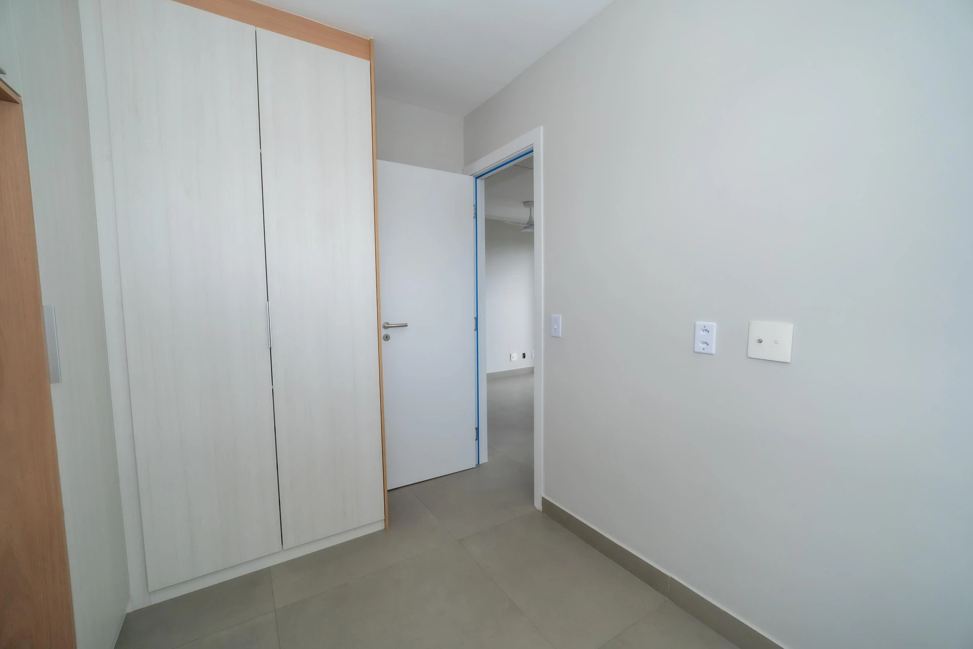 2-bedroom apartment in a building with a gym — photo 16