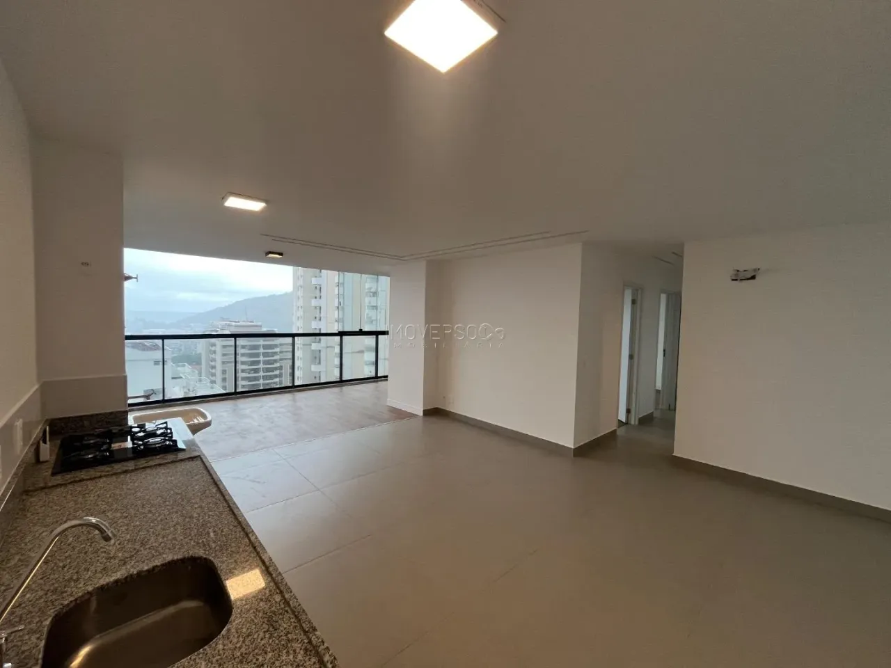 Glass-enclosed balcony in a 3-bedroom apartment, 120 m² — photo 2