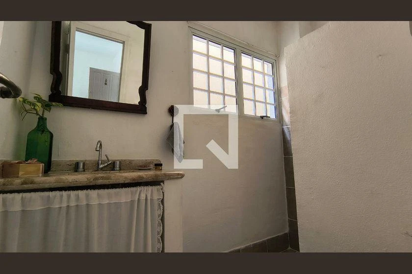 Furnished house, 270 m², with floor-to-ceiling windows — photo 31