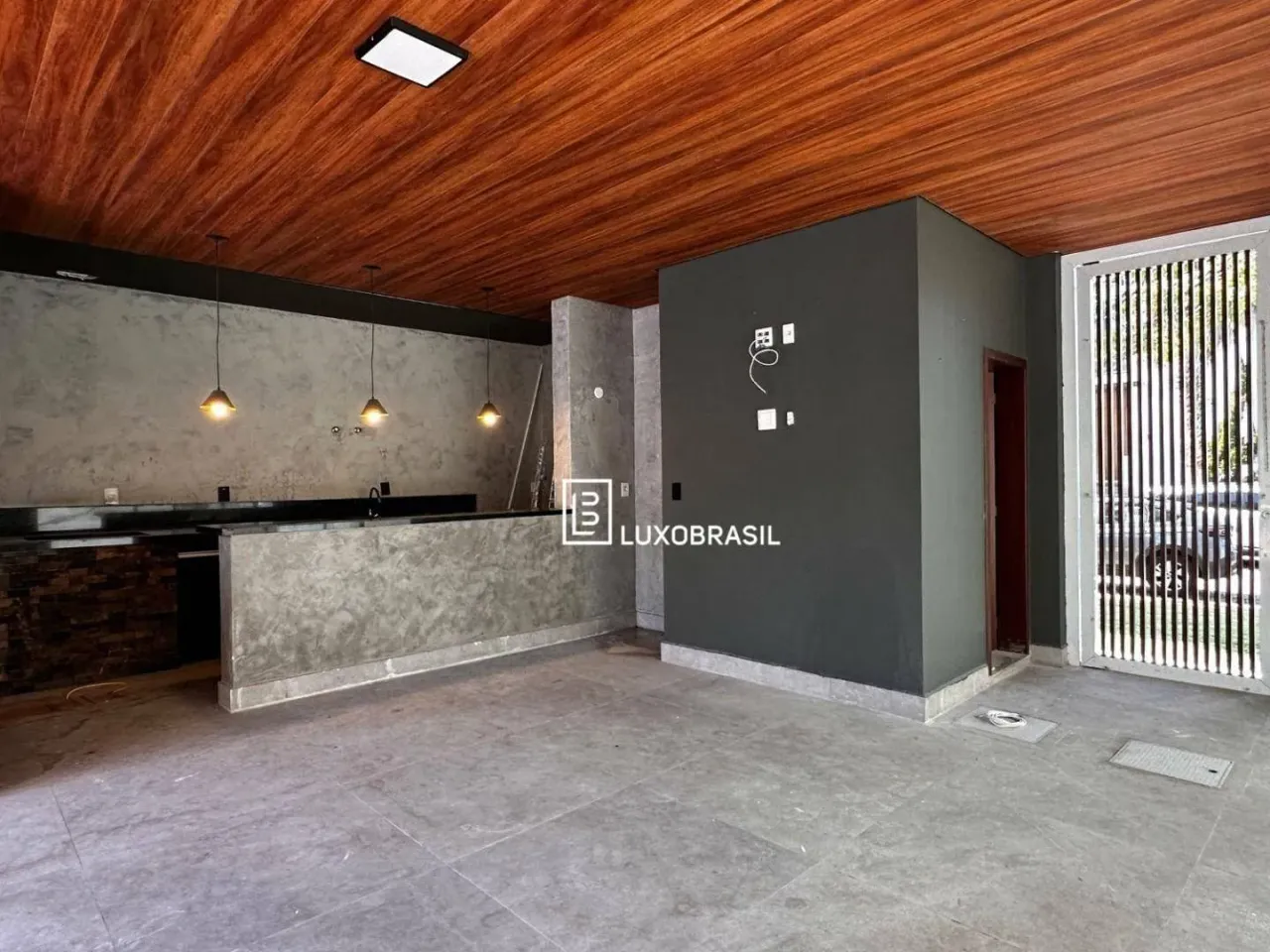 Unfurnished house with fitted kitchen and balcony — photo 18