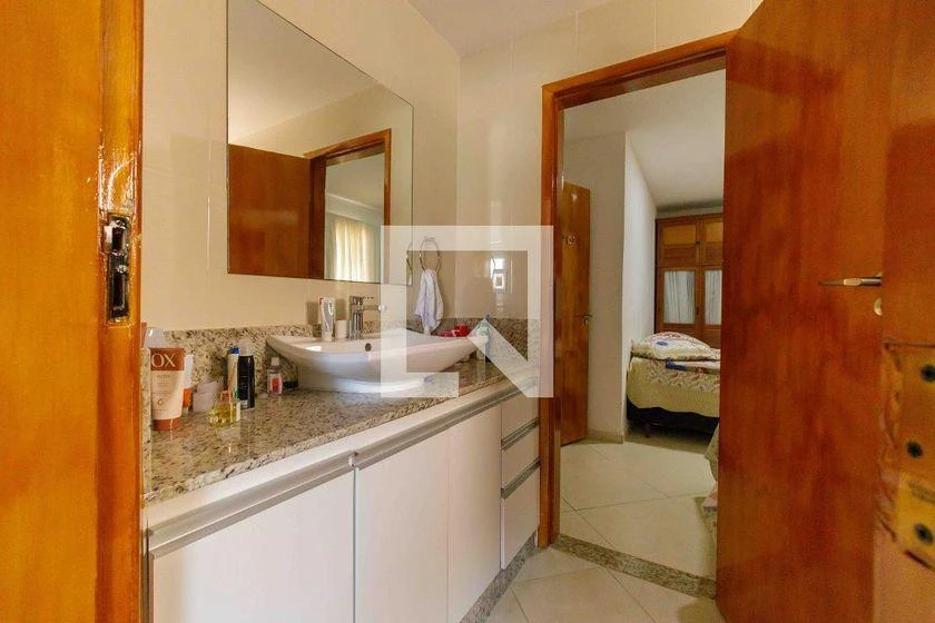 300 m² house with 5 en-suite bedrooms and private garden — photo 35