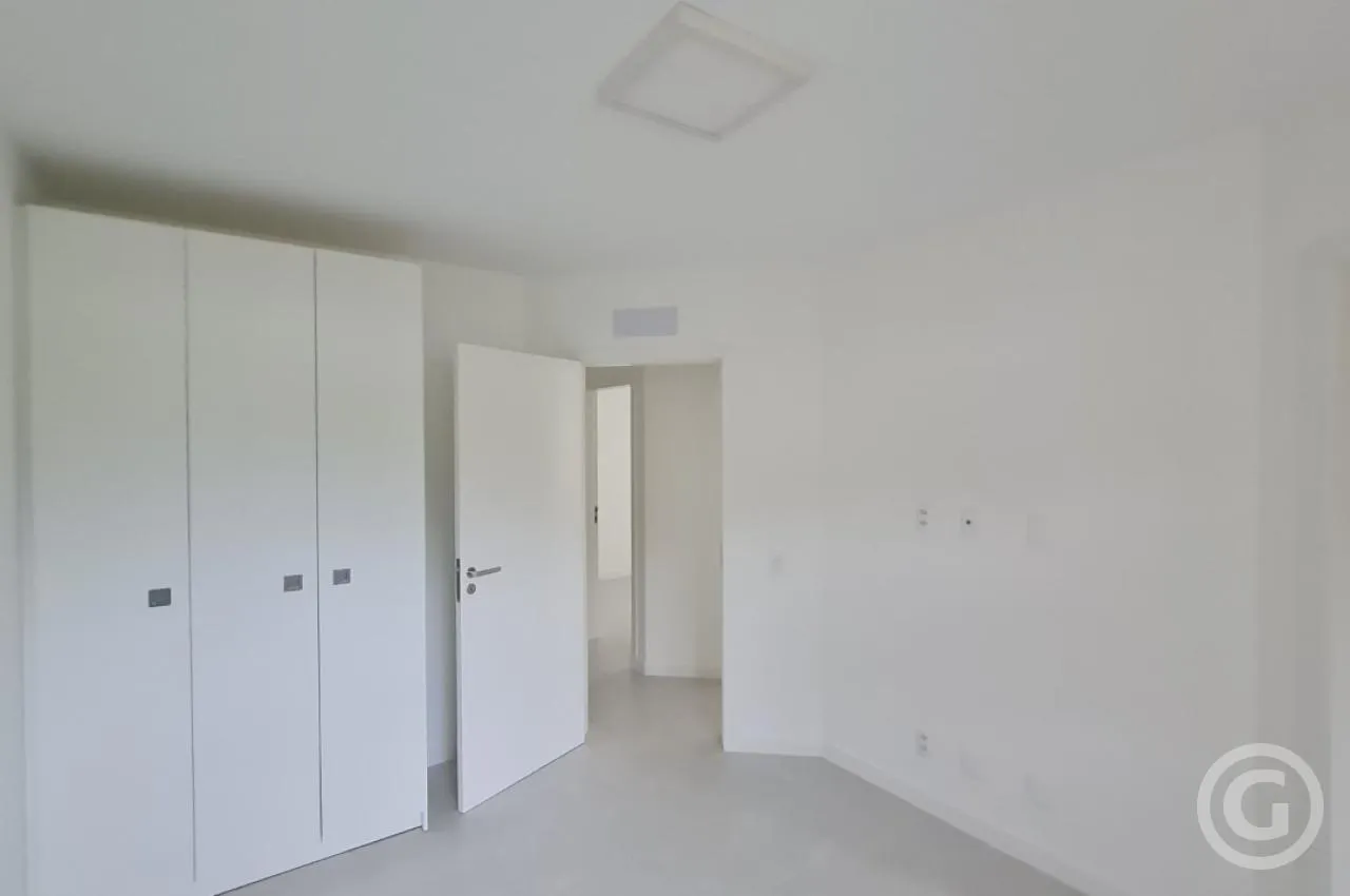 Furnished 82 m² apartment with mountain views — photo 12