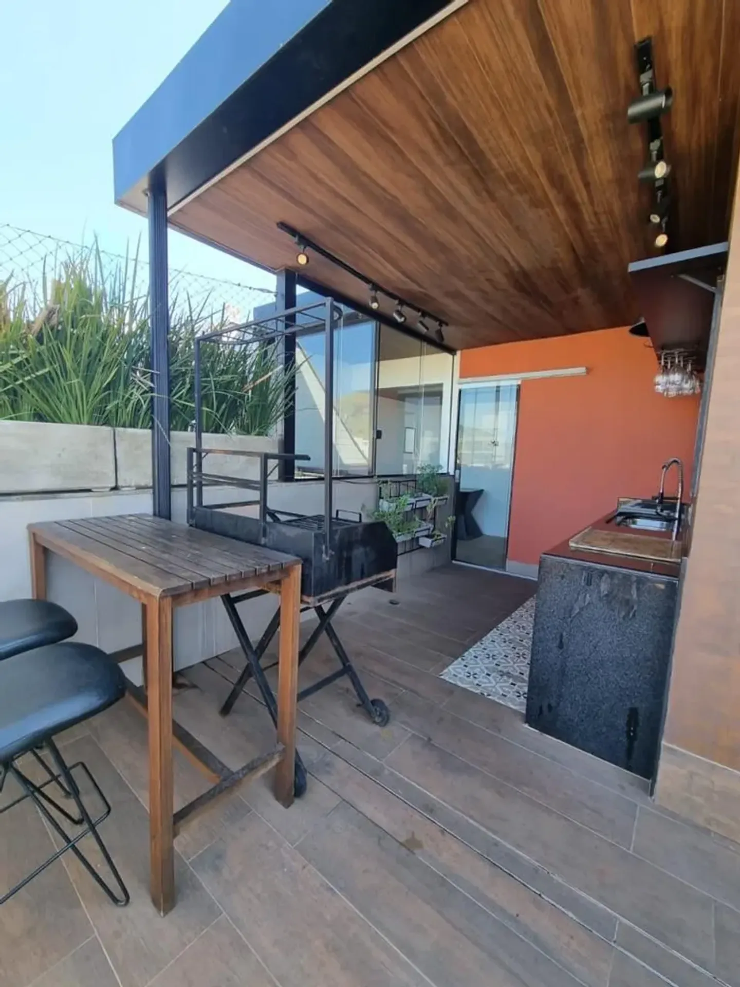 3-bedroom apartment in a building with a sauna — photo 3