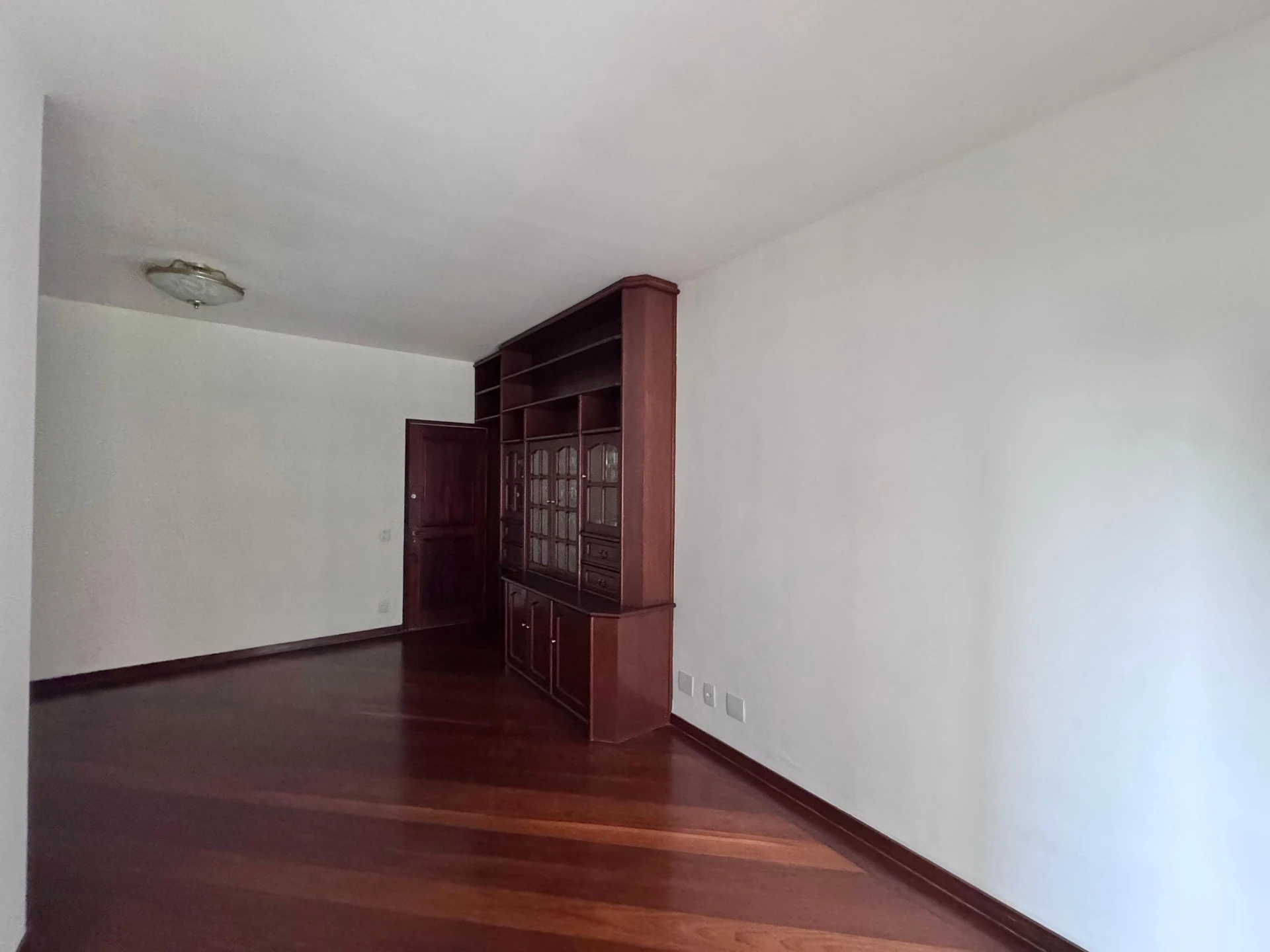 Apartamento de 3 quartos com varanda de vidro — photo 16
