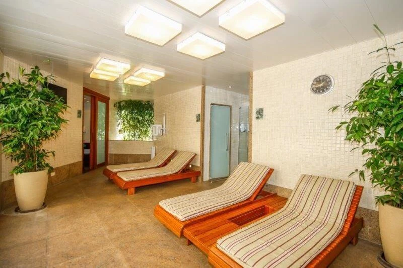 268 m² apartment with a water view and a bathtub — photo 27