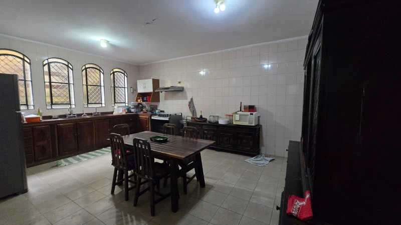 Casa com 4 quartos e 990 m² com churrasqueira privativa