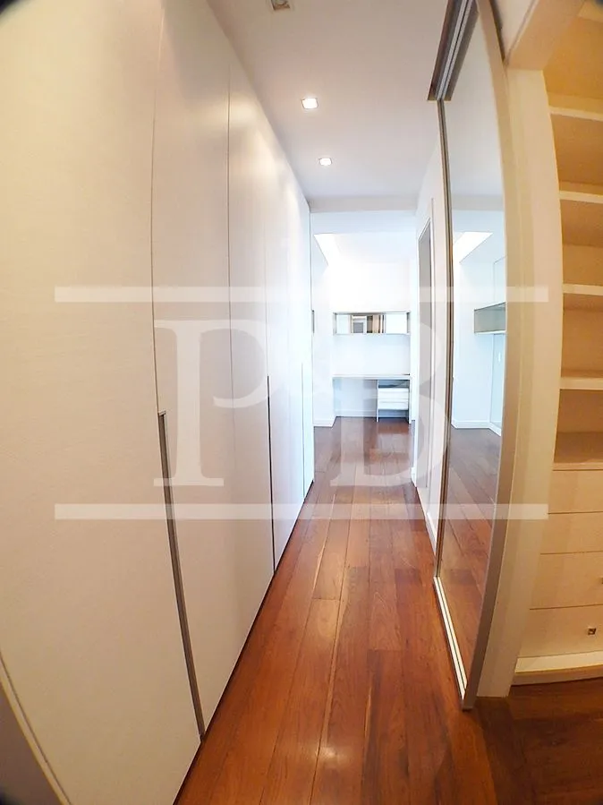 4-bedroom apartment with glassed-in balcony — photo 15