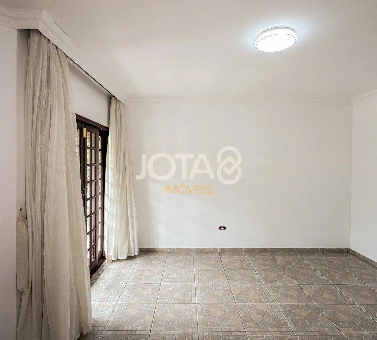 Ванна та 3 спальні: будинок 300 м² — photo 34