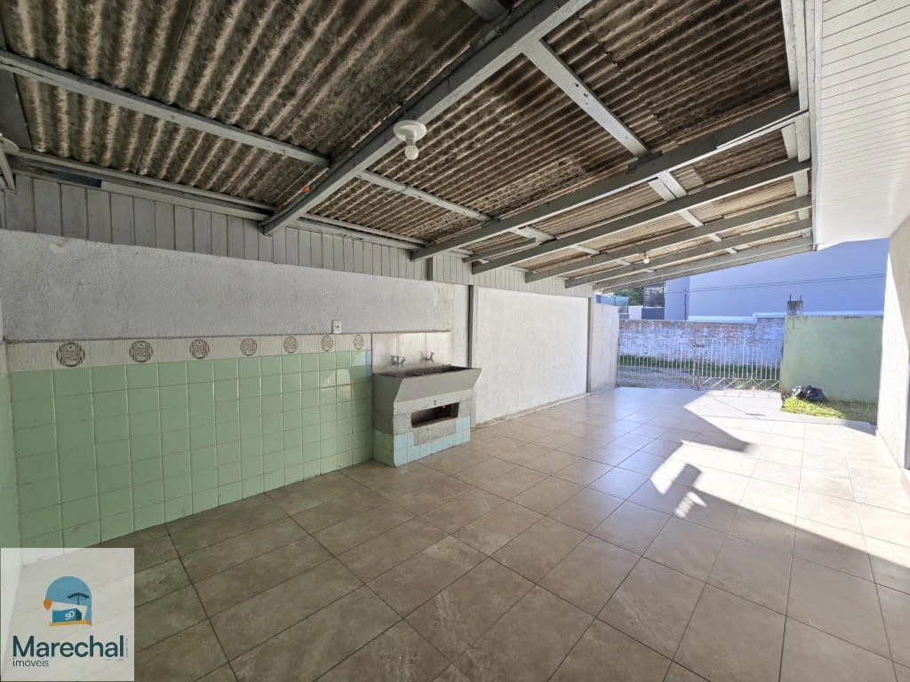 Balcony with a grill in a 2-bedroom house, 110 m² — photo 7