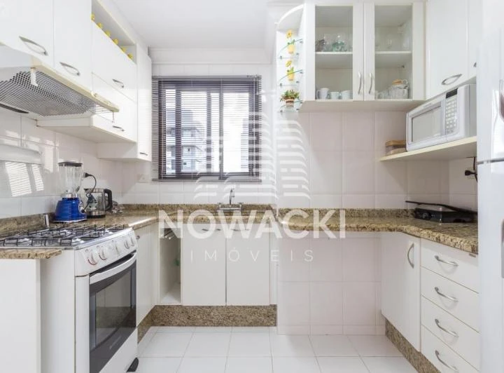 2-bedroom apartment with suite and 1 parking space — photo 2