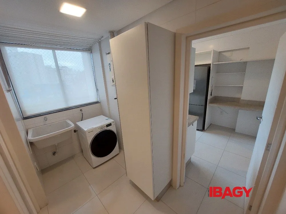 Furnished apartment, 146 m², with a home office — photo 17