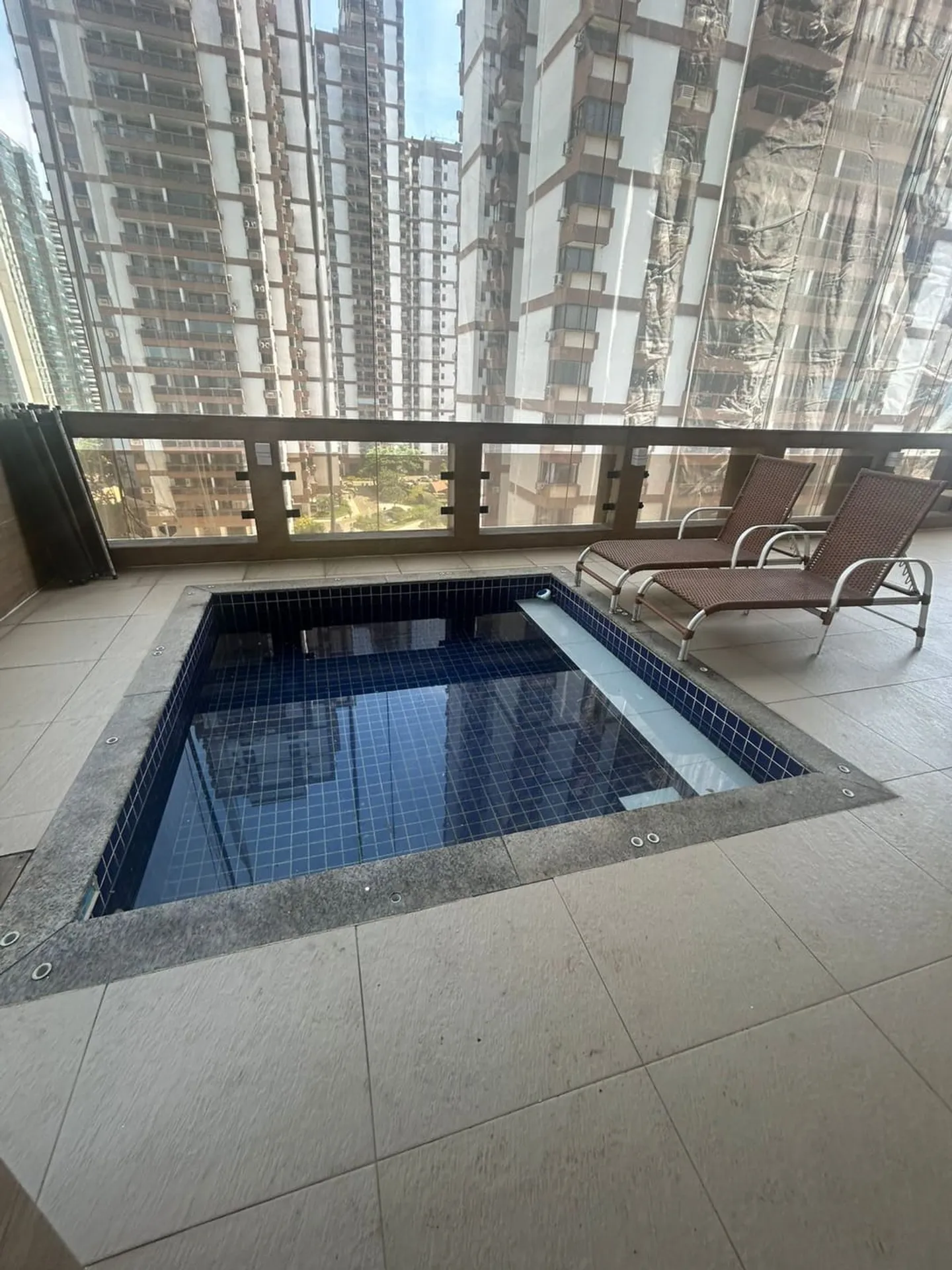 Apartment with 4 bedrooms and an enclosed balcony — photo 8