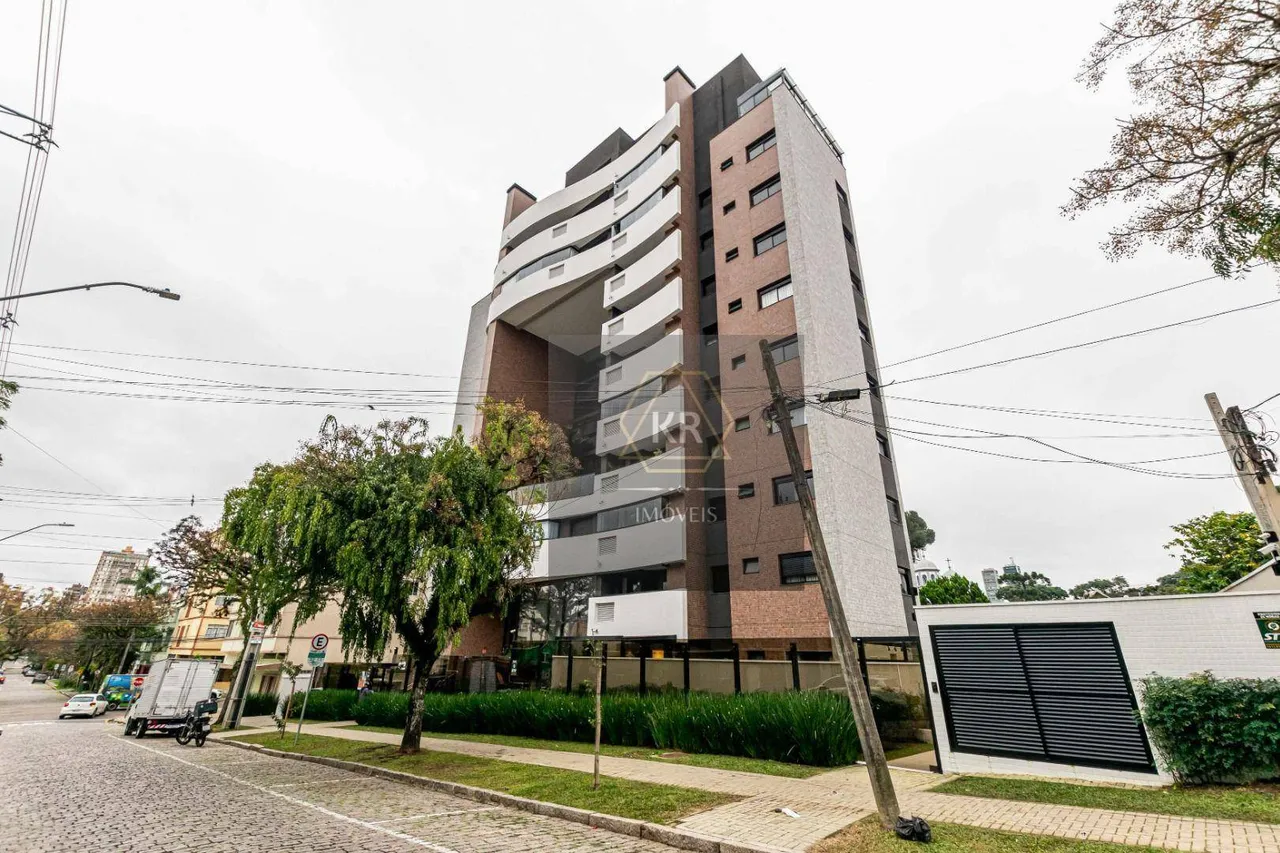 3-bedroom apartment with a private BBQ area — photo 3