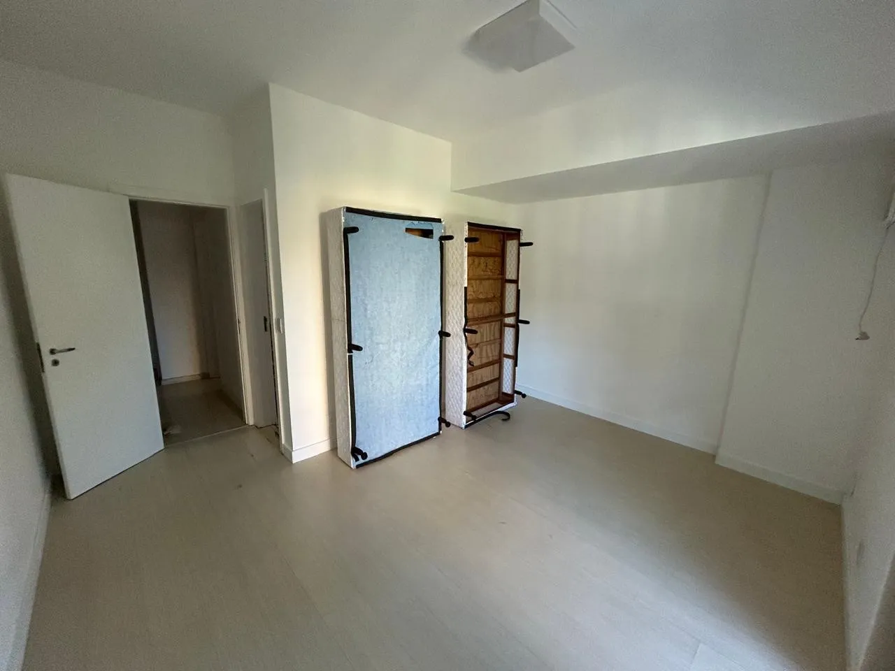 Furnished 130 m² apartment with 3 bedrooms and 2 parking — photo 18